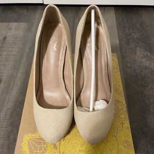 Bone colored platform pumps
